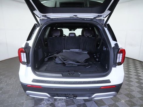 Certified 2025 Ford Explorer Platinum AWD/4WD image 9