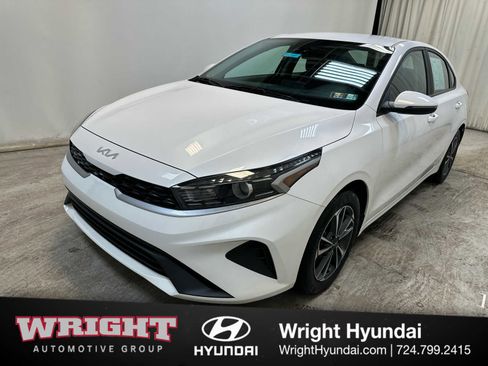 Used 2023 Kia Forte LXS w/ LXS Technology Package image 3