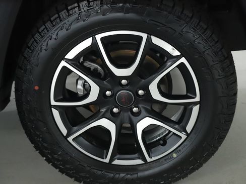 Used 2025 Jeep Compass Trailhawk AWD/4WD image 38