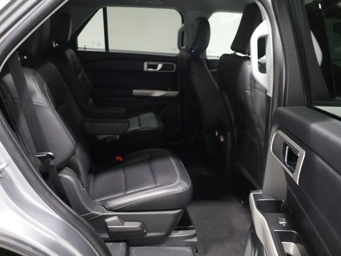 Used 2022 Ford Explorer XLT AWD/4WD image 18