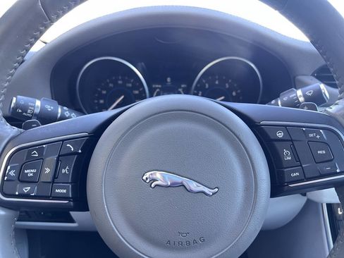 Used 2017 Jaguar XF Premium image 17