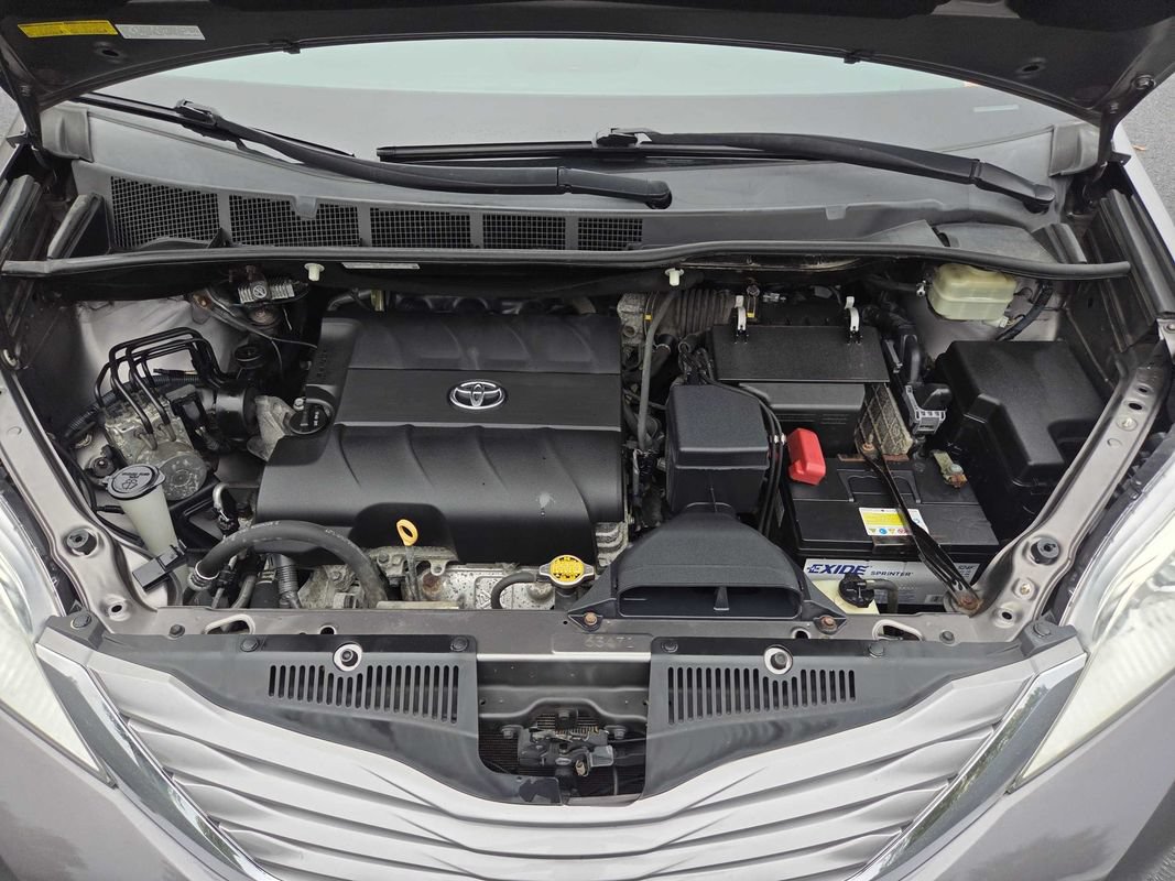 Used 2016 Toyota Sienna XLE w/ XLE Navigation Package AWD/4WD image 33