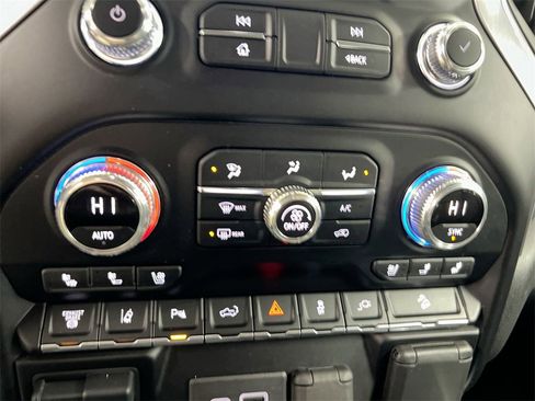 Used 2021 GMC Sierra 2500 SLT w/ SLT Premium Package image 17