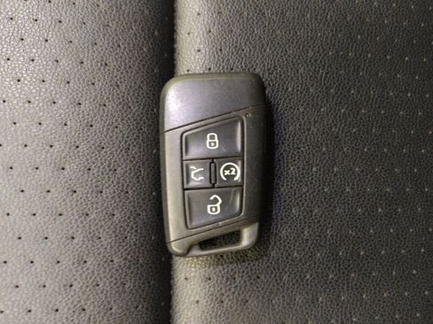 Used 2023 Volkswagen Atlas Cross Sport SE FWD image 32
