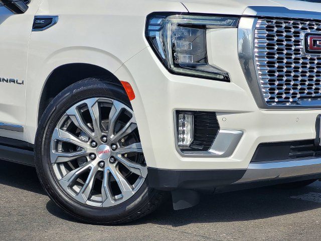 Used 2022 GMC Yukon Denali w/ Denali Premium Package AWD/4WD image 9