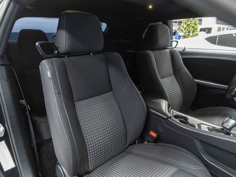 Used 2016 Dodge Challenger R/T image 17