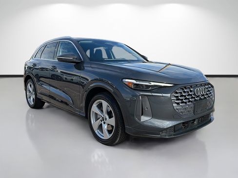 Certified 2025 Audi Q5 Prestige image 1