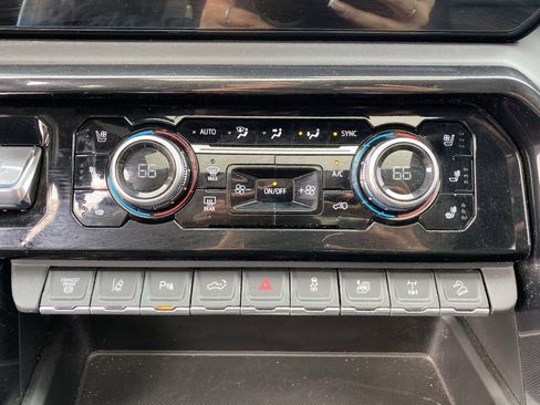 Used 2024 GMC Sierra 2500 AT4X image 42