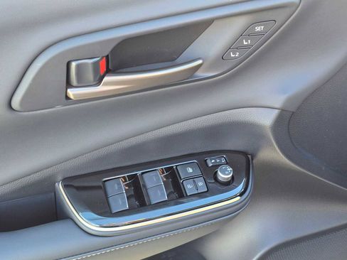 New 2025 Toyota Crown Signia image 22