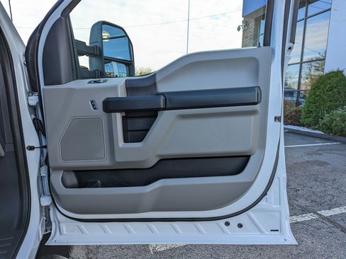 Used 2022 Ford F250 XL w/ Power Equipment Group image 27