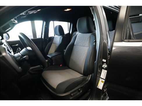 Used 2023 Toyota Tacoma TRD Off-Road w/ Technology Package AWD/4WD image 11