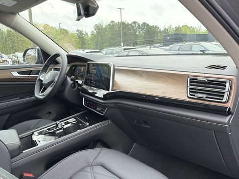 Used 2024 Volkswagen Atlas SE image 20