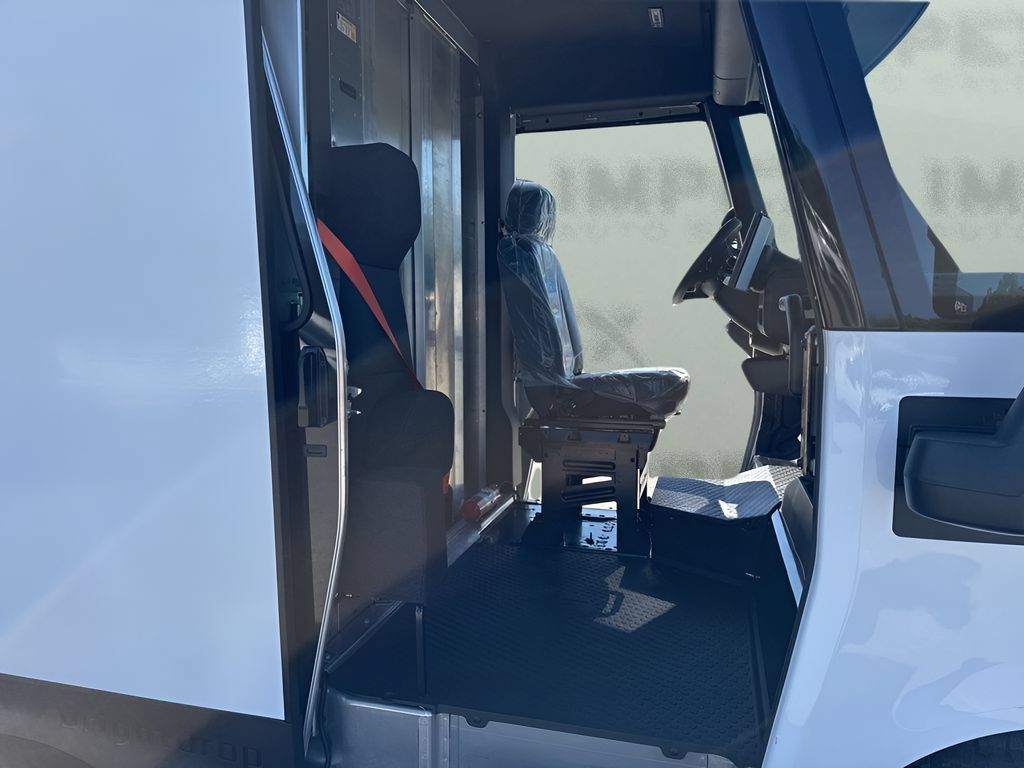 Used 2024 Chevrolet Brightdrop 400 w/ Commercial Equipment Package AWD/4WD image 18
