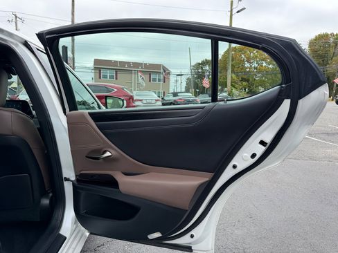 Used 2022 Lexus ES 350 w/ Premium Package image 25