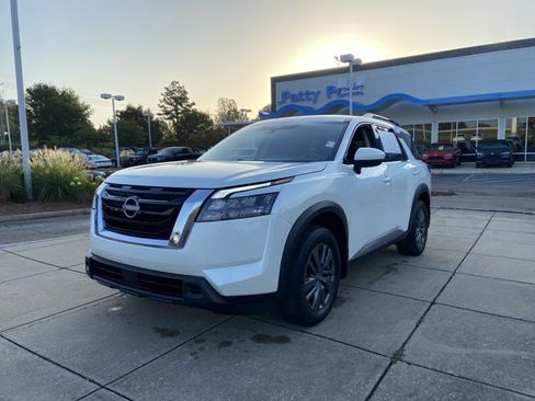 Used 2024 Nissan Pathfinder SV FWD image 5