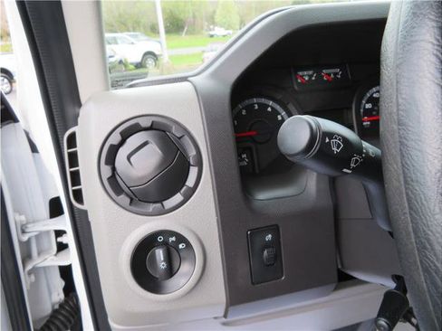 Used 2016 Ford E-350 and Econoline 350 Super Duty image 13