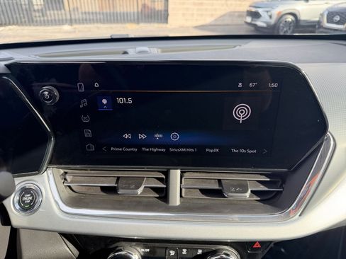 Used 2025 Chevrolet Trax LT image 18