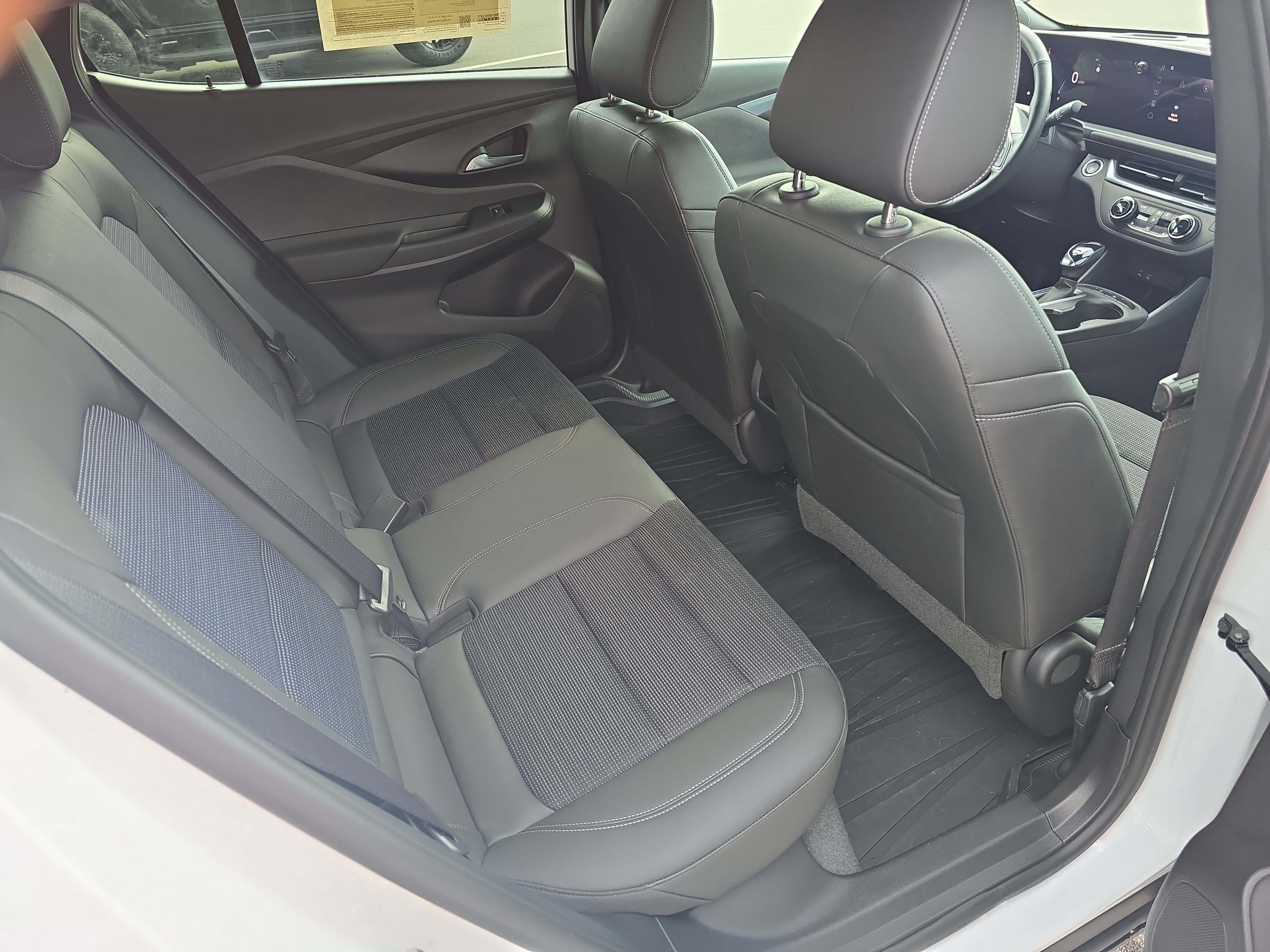 Used 2025 Buick Envista Preferred w/ Convenience I Package FWD image 11