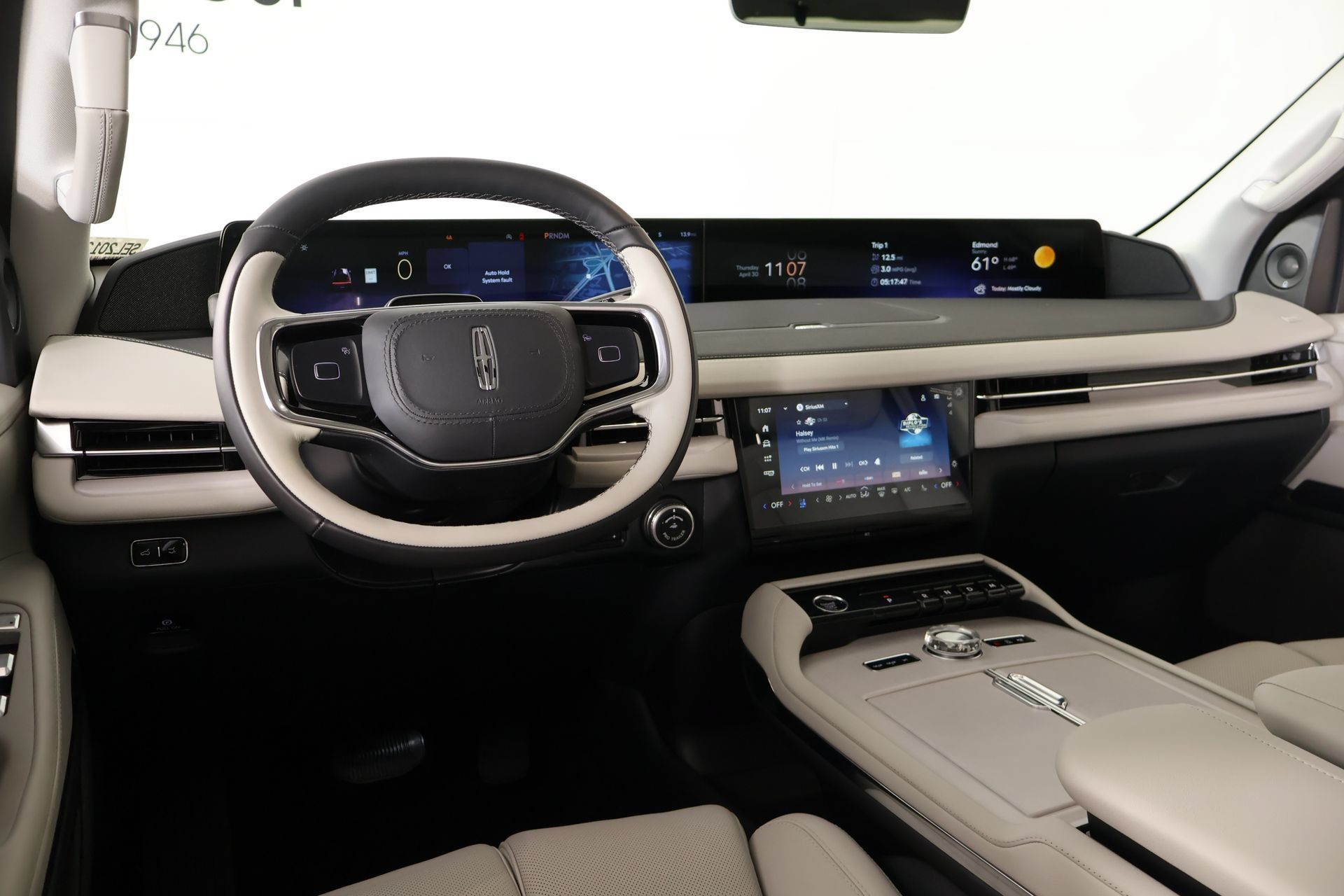 New 2025 Lincoln Navigator Reserve AWD/4WD image 2
