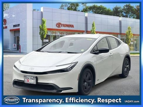 Used 2023 Toyota Prius LE image 4