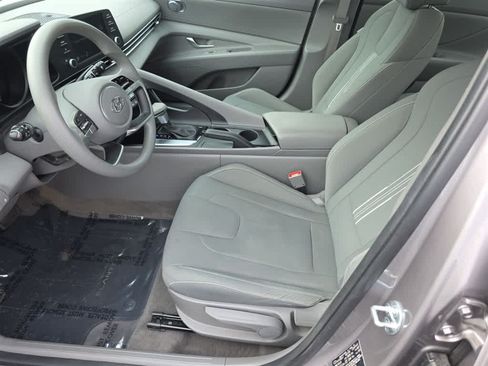 Used 2023 Hyundai Elantra SEL FWD image 17