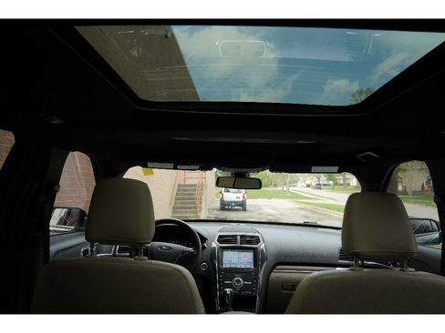 Used 2019 Ford Explorer Limited w/ Ford Safe & Smart Package image 10