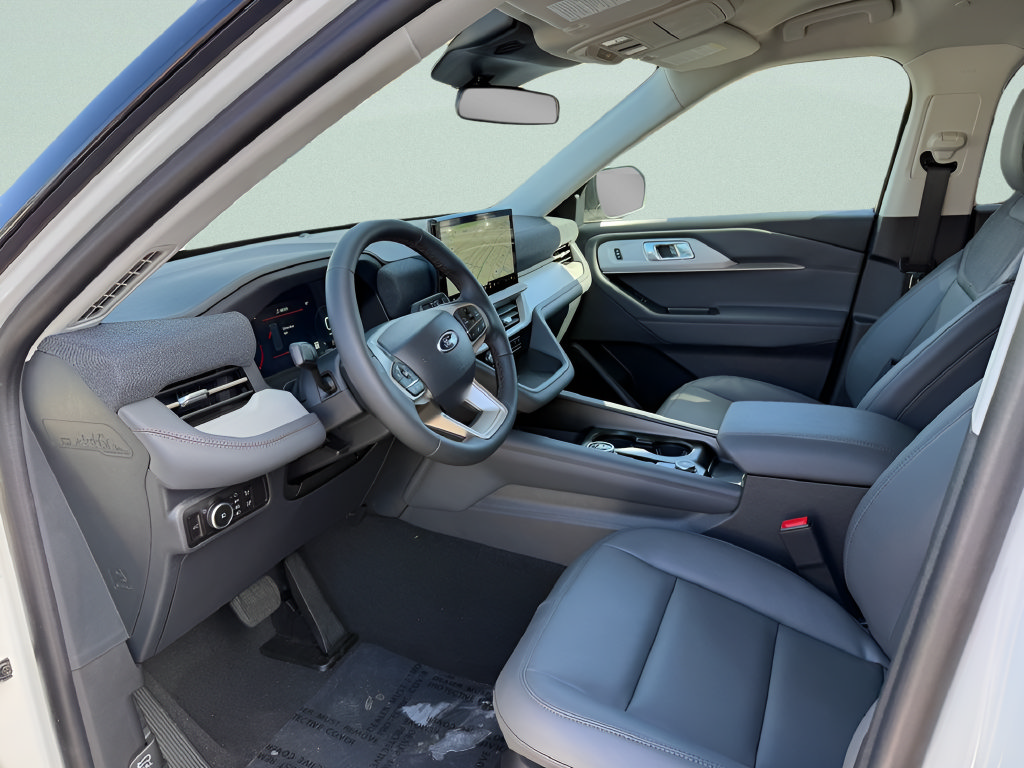 Used 2026 Ford Explorer Active w/ Active Comfort Package AWD/4WD image 4