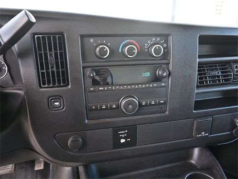 Used 2016 Chevrolet Express 3500 image 7