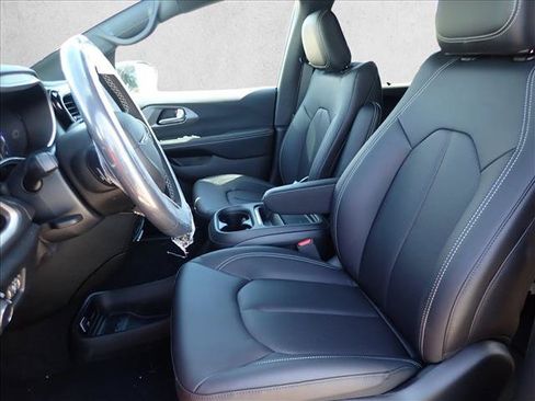 New 2027 Chrysler Pacifica Select AWD/4WD image 12