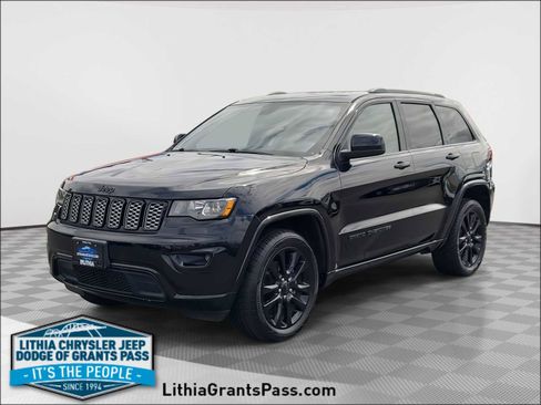 Used 2017 Jeep Grand Cherokee Altitude AWD/4WD image 1