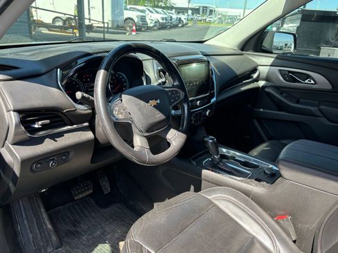 Used 2019 Chevrolet Traverse LT w/ LT Premium Package AWD/4WD image 9