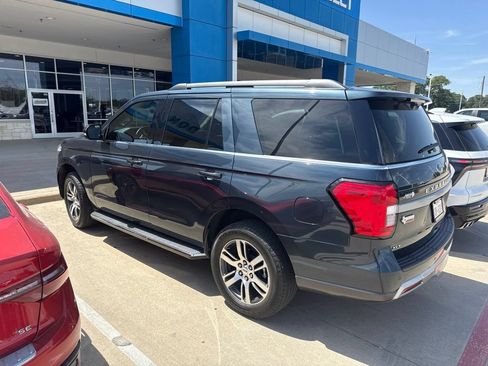 Used 2022 Ford Expedition XLT RWD image 2