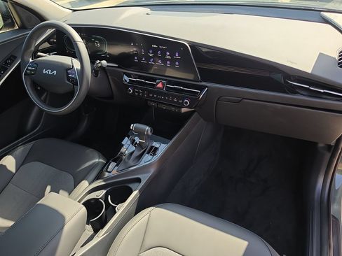 New 2026 Kia Niro EX FWD image 11