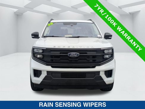 Certified 2025 Ford Expedition Active RWD image 9