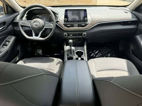 Used 2024 Nissan Altima 2.5 SV FWD image 14