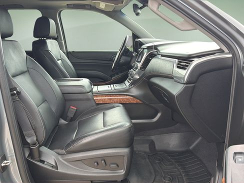 Used 2019 Chevrolet Suburban Premier AWD/4WD image 11