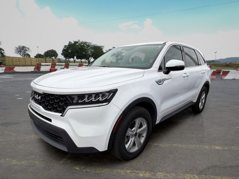Certified 2022 Kia Sorento LX FWD image 5