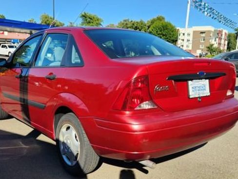 Used 2003 Ford Focus LX FWD image 4