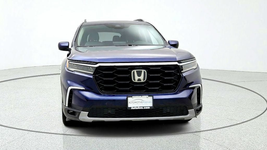 Used 2024 Honda Pilot Touring image 2