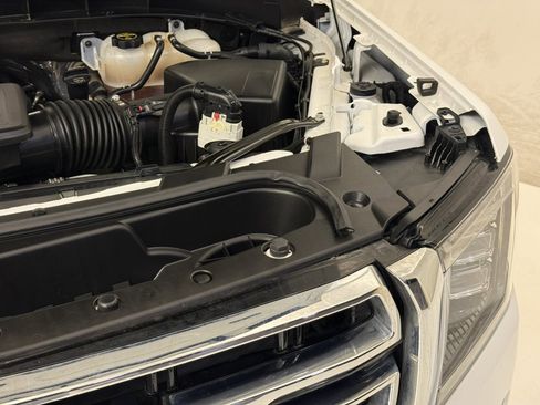 Used 2024 GMC Yukon XL SLT image 6