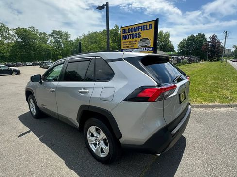 Used 2021 Toyota RAV4 LE AWD/4WD image 7