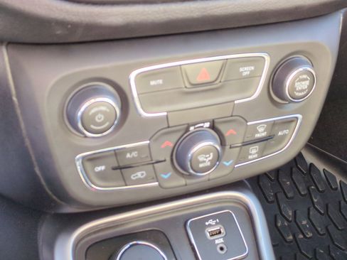 Used 2020 Jeep Compass Sport image 27