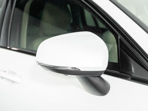 Used 2026 Volvo V60 B5 Cross Country Plus w/ Protection Package Premier image 24