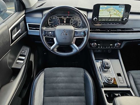 Used 2024 Mitsubishi Outlander SE image 13