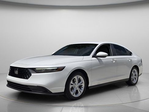 Certified 2025 Honda Accord LX image 9