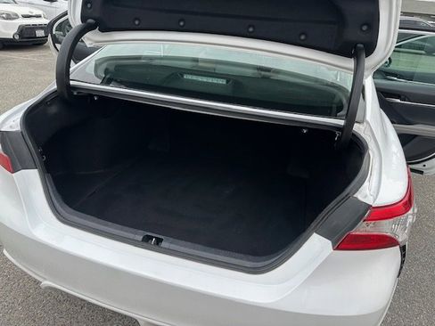 Used 2020 Toyota Camry SE image 21