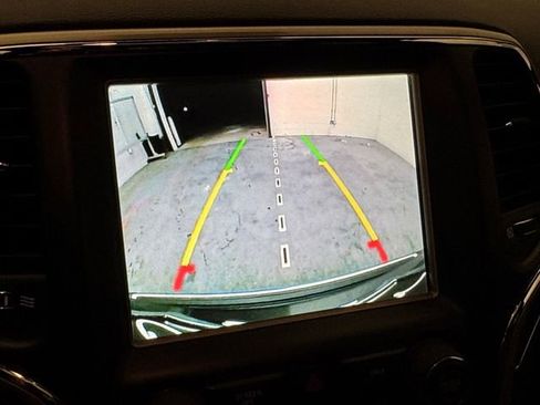 Used 2017 Jeep Grand Cherokee Limited w/ Luxury Group II image 9