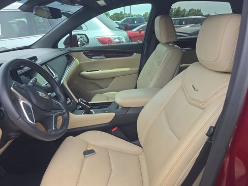 Used 2018 Cadillac XT5 Luxury FWD image 10