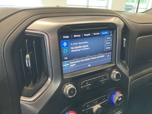 Used 2022 GMC Sierra 2500 SLT w/ SLT Preferred Package image 22