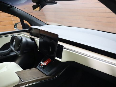 Used 2023 Tesla Model X image 28